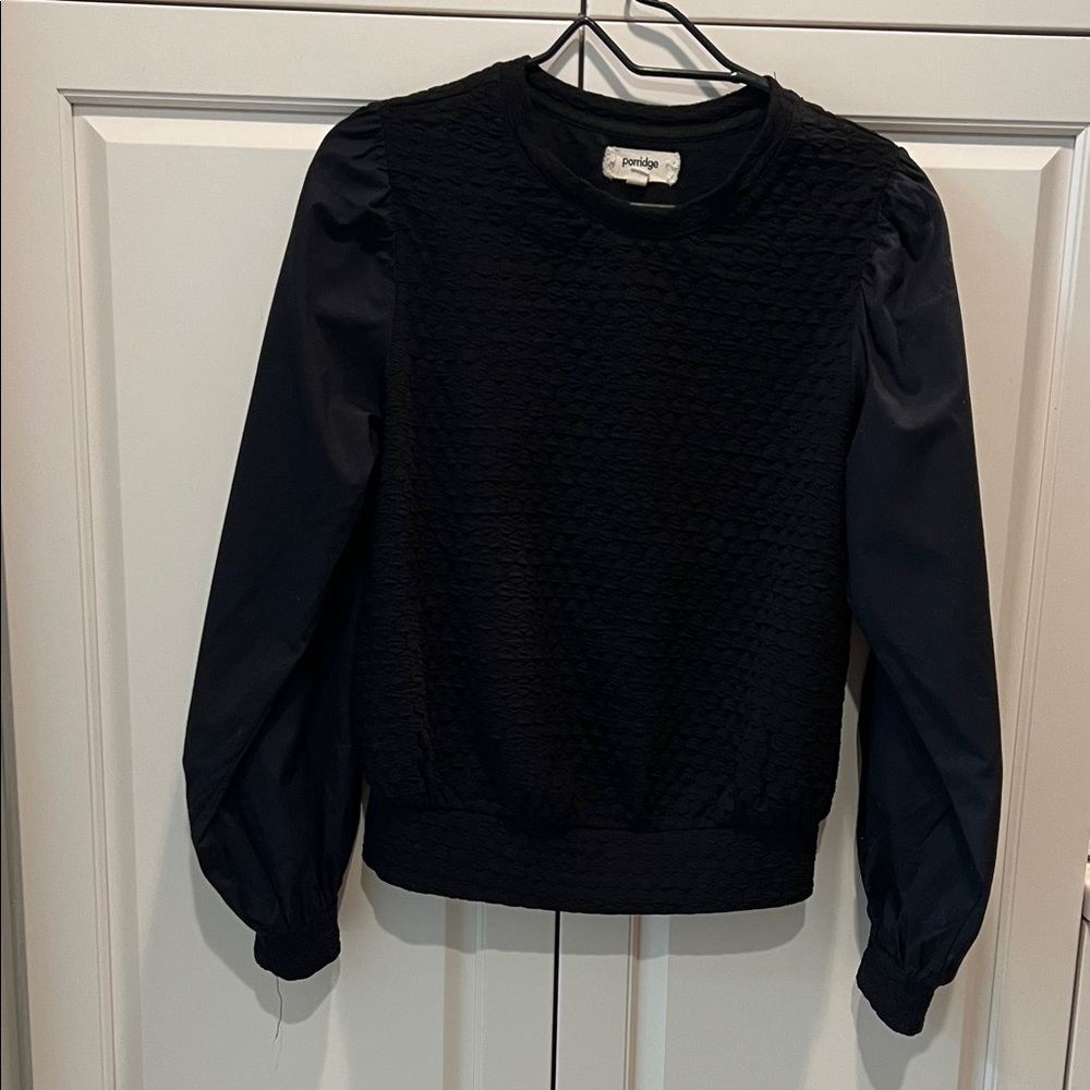 Porridge Black Textured Women's Top small balloons sleeves